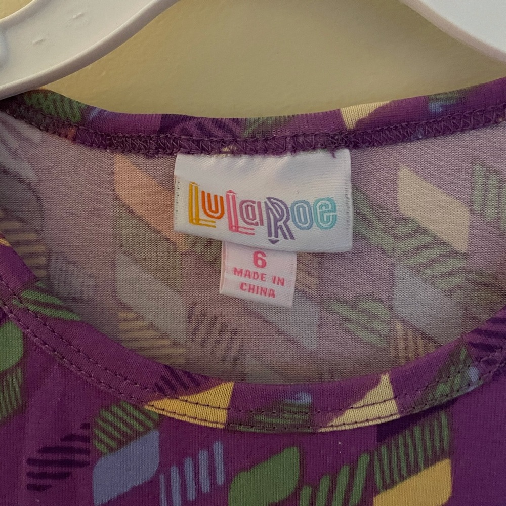 🌹🌹Lularoe Gracie little girl’s shirt - Picture 2 of 5